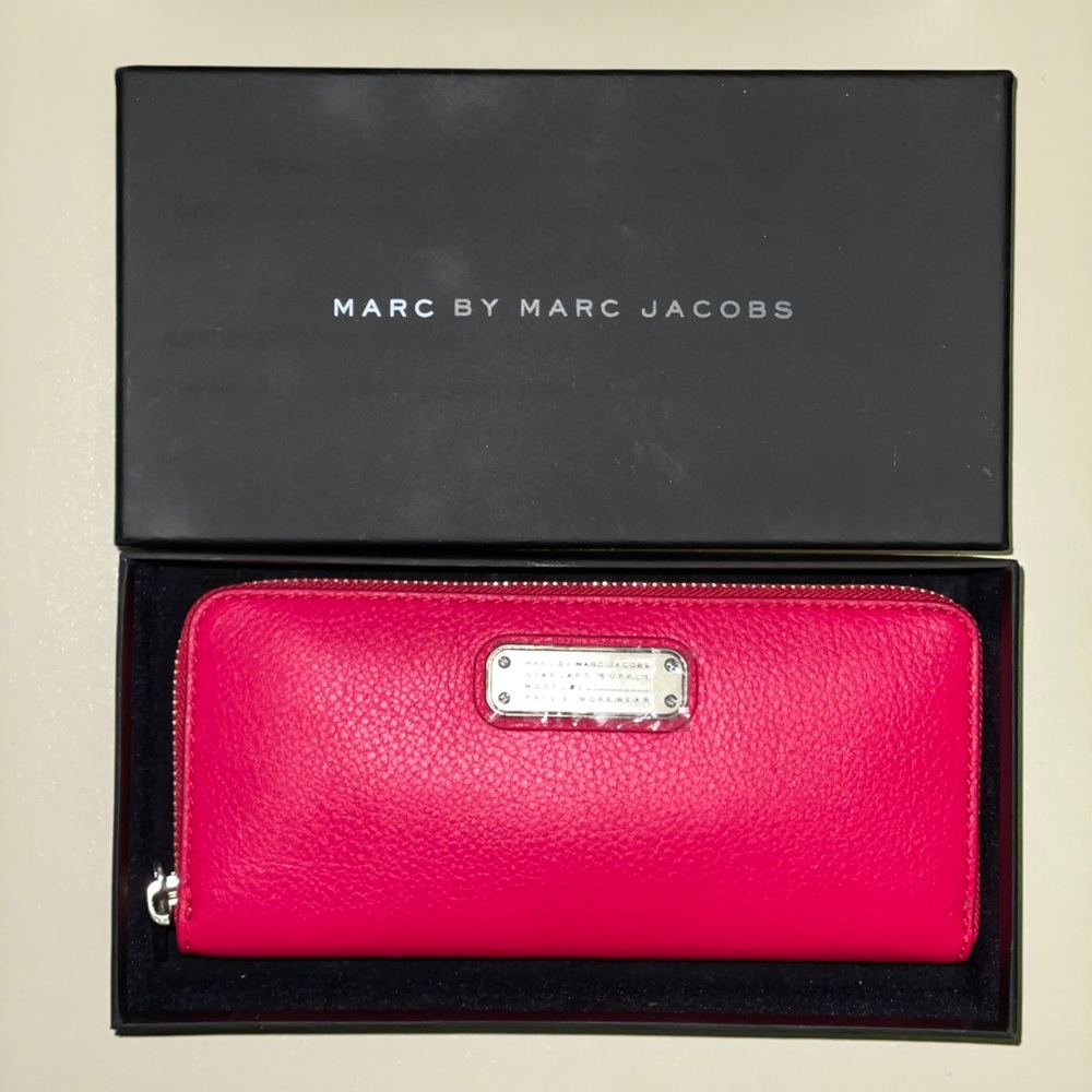 EXCLUSIVE! Marc Jacobs Hot Pink Leather Wallet